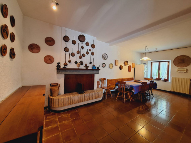 Casale Colonico Rustico in vendita a Castignano