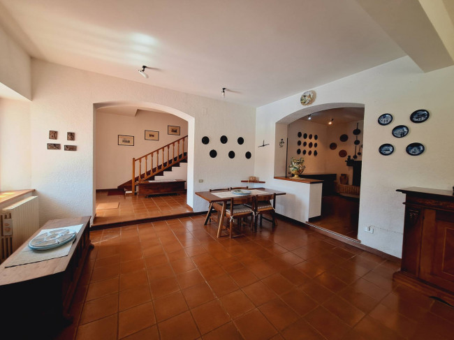 Casale Colonico Rustico in vendita a Castignano