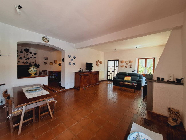 Casale Colonico Rustico in vendita a Castignano