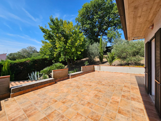 Casale Colonico Rustico in vendita a Castignano