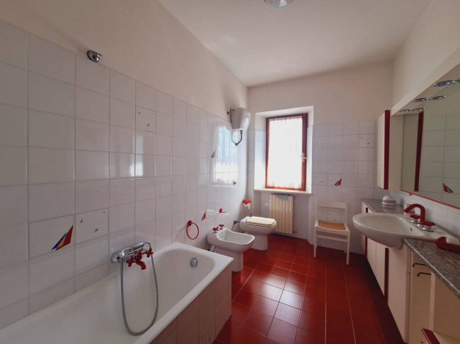 Casale Colonico Rustico in vendita a Castignano