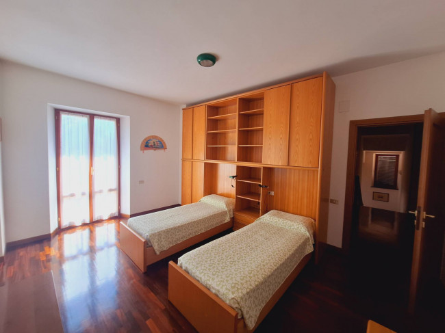 Casale Colonico Rustico in vendita a Castignano