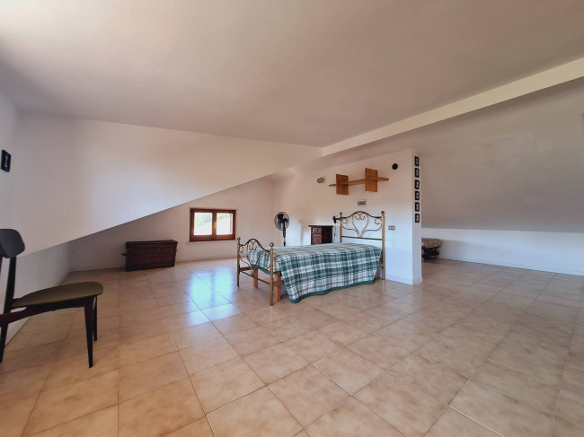 Casale Colonico Rustico in vendita a Castignano