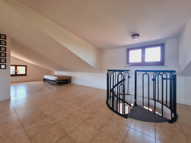 Casale Colonico Rustico in vendita a Castignano