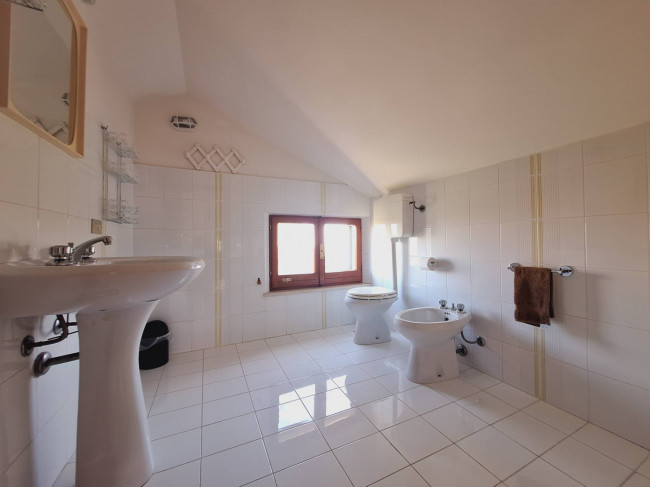 Casale Colonico Rustico in vendita a Castignano