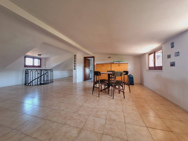 Casale Colonico Rustico in vendita a Castignano