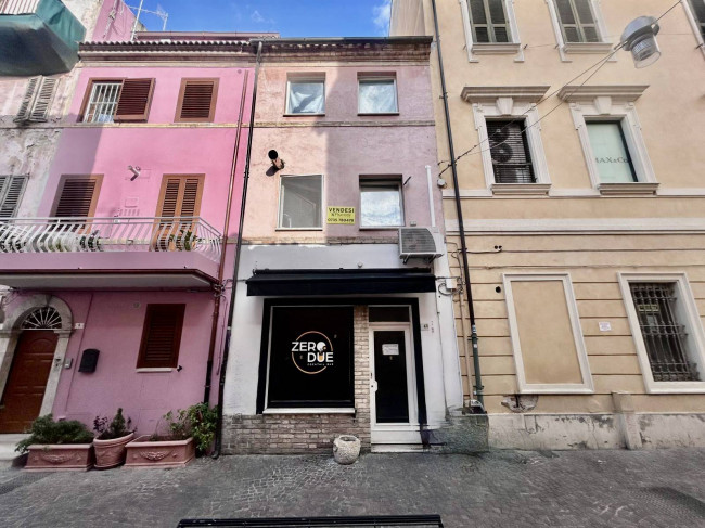 Edificio Commerciale in vendita a San Benedetto del Tronto