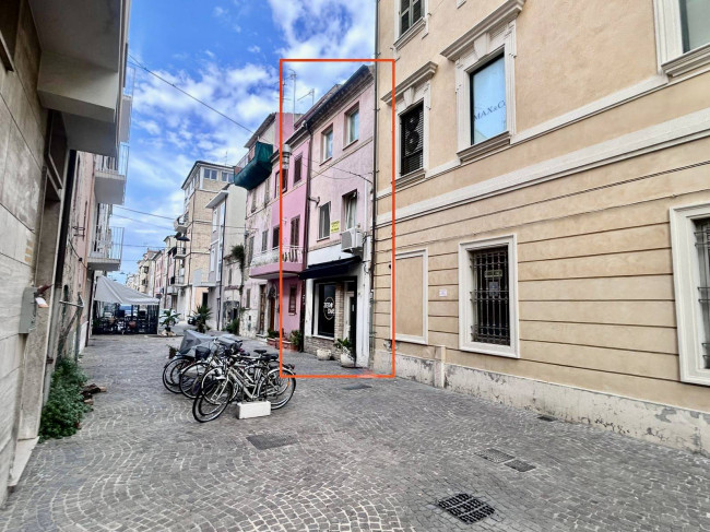 Edificio Commerciale in vendita a San Benedetto del Tronto