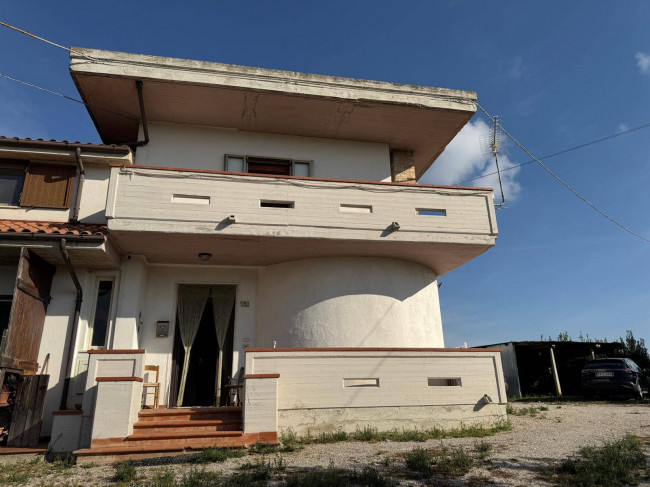 Casa cielo - terra in Vendita a Castignano