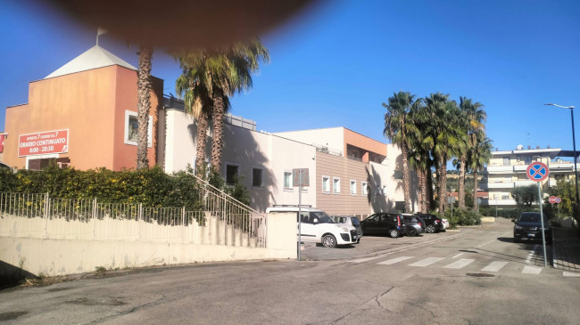 Locale Artigianale / Deposito in Affitto a Grottammare