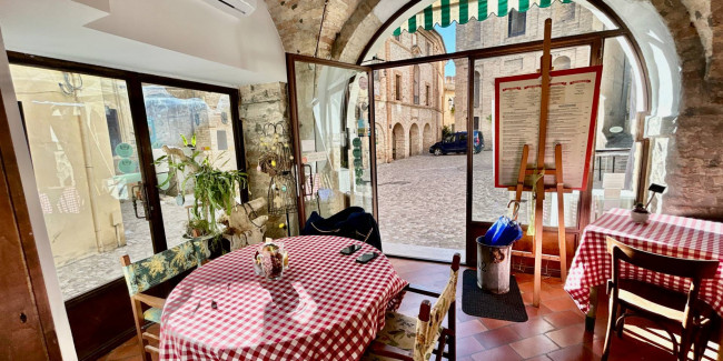 Locale Commerciale in vendita a Grottammare