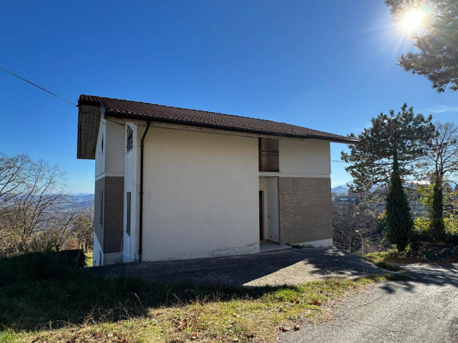 Casa cielo - terra in Vendita a Montefalcone Appennino
