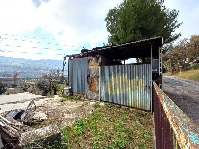 Locale Artigianale / Deposito in vendita a San Benedetto del Tronto