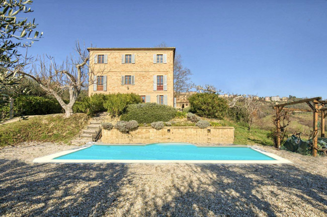 Country House for sale in Carassai