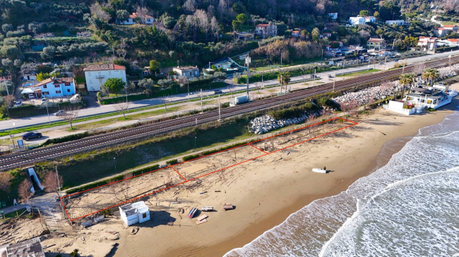 Terreno Agricolo (con / Senza Piccolo Prefabbricato) in vendita a Cupra Marittima