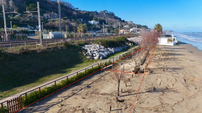 Terreno Agricolo (con / Senza Piccolo Prefabbricato) in vendita a Cupra Marittima