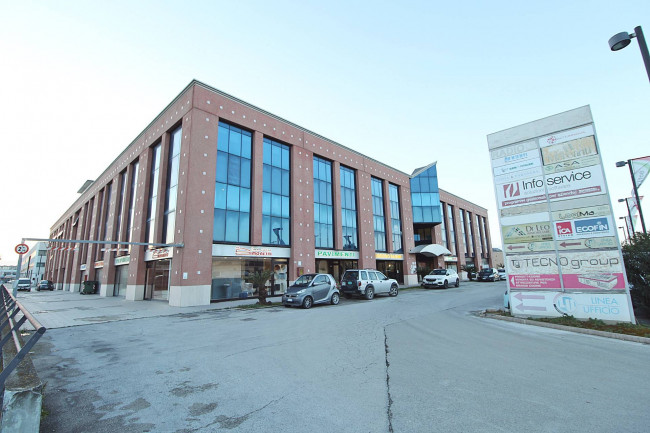 Locale Commerciale in Affitto a San Benedetto del Tronto