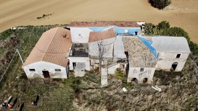 Casale Colonico Rustico in vendita a Colonnella