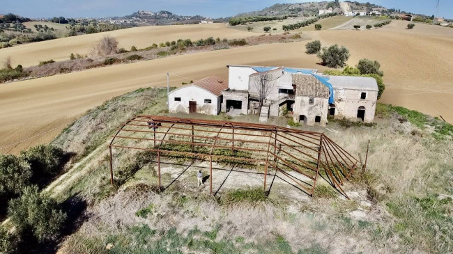 Casale Colonico Rustico in vendita a Colonnella