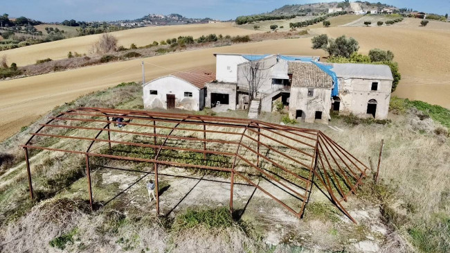 Casale Colonico Rustico in vendita a Colonnella