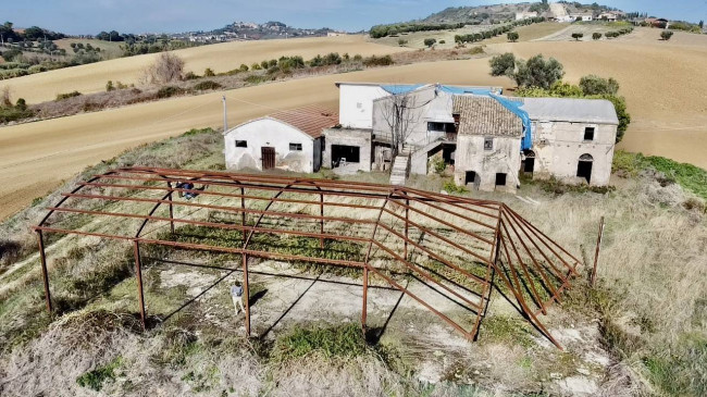 Casale Colonico Rustico in vendita a Colonnella