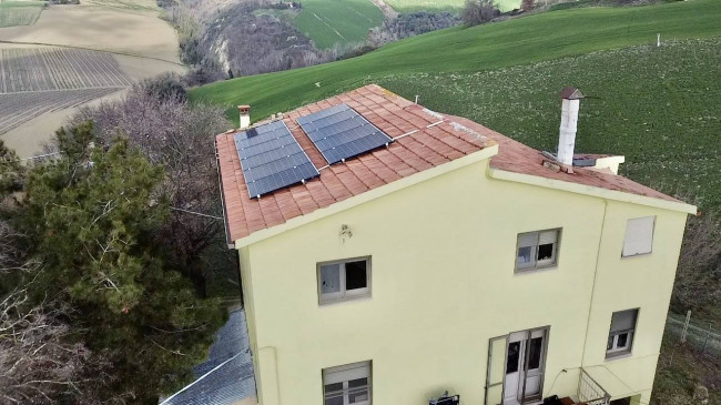 Stabile / Palazzo in vendita a Carassai