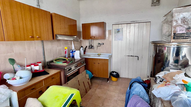 Stabile / Palazzo in vendita a Carassai