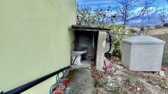 Stabile / Palazzo in vendita a Carassai