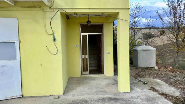 Stabile / Palazzo in vendita a Carassai