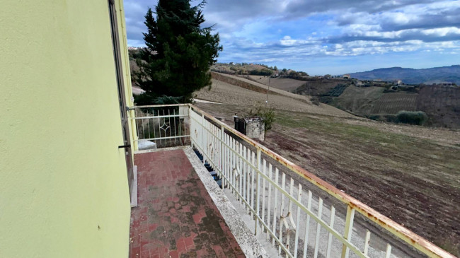 Stabile / Palazzo in vendita a Carassai