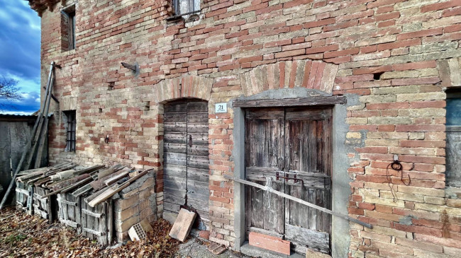 Casale Colonico Rustico in vendita a Carassai