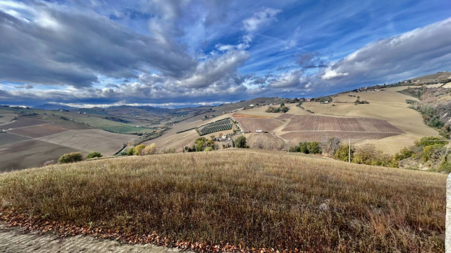 Casale Colonico Rustico in vendita a Carassai