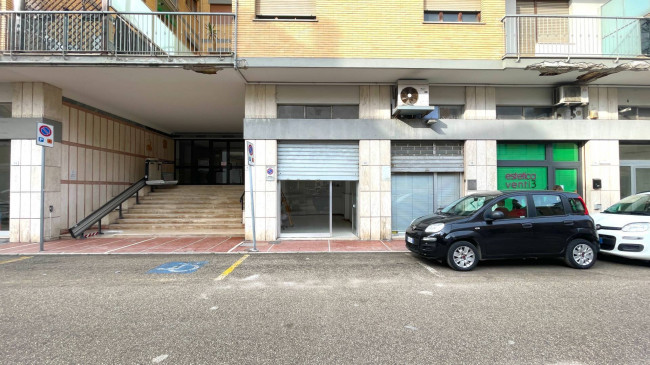 Garage / Autorimessa / Box in vendita a Grottammare