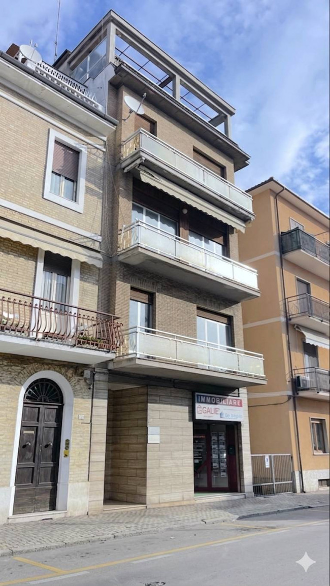 Locale Commerciale in vendita a San Benedetto del Tronto