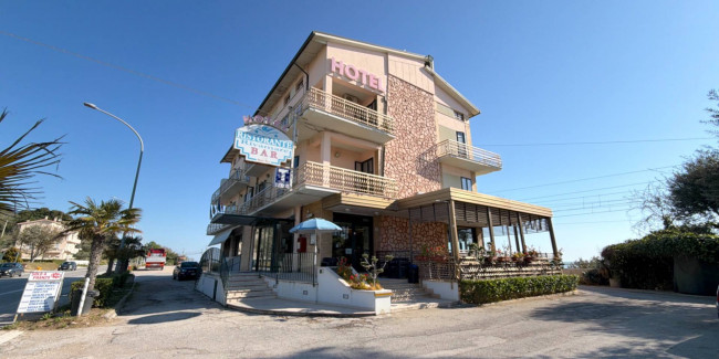 Albergo / Residence / Struttura Ricettiva in vendita a Massignano