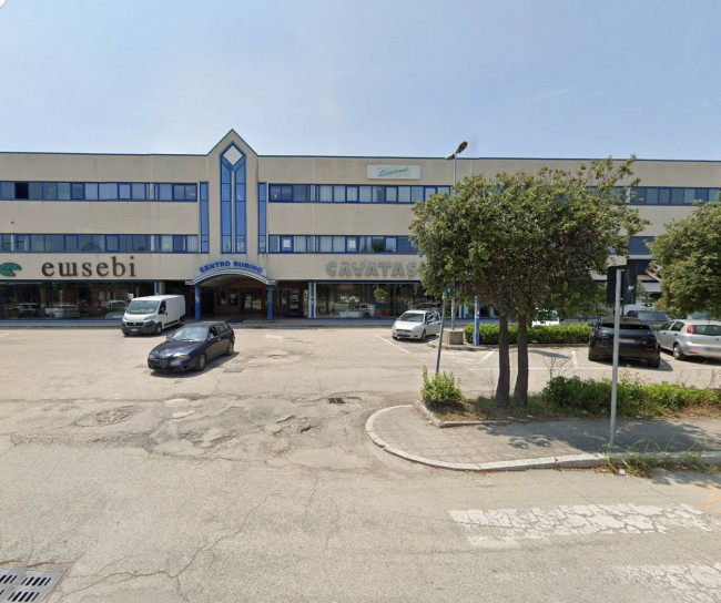 Locale Commerciale in vendita a San Benedetto del Tronto