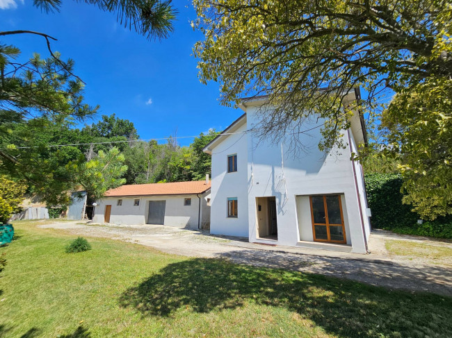 Country House for sale in Carassai