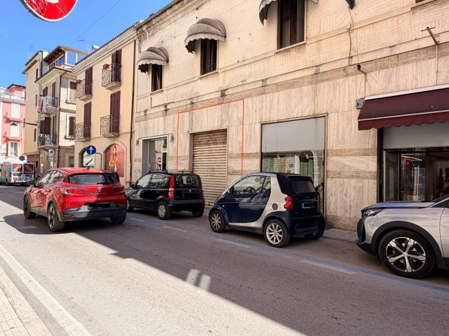Locale Commerciale in affitto a San Benedetto del Tronto
