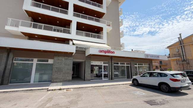 Locale Commerciale in vendita a Monteprandone
