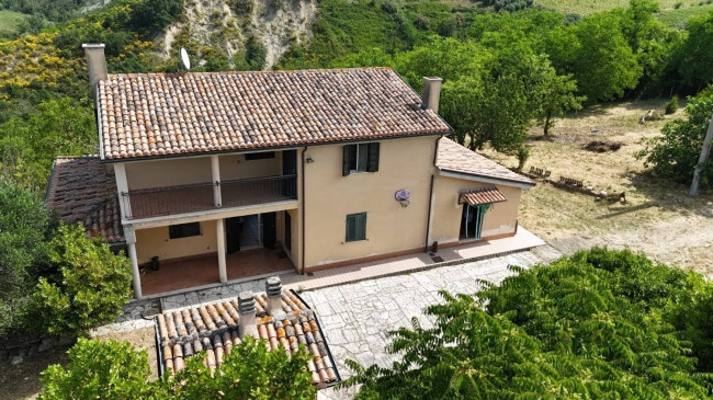 Casale Colonico Rustico in Vendita a Acquaviva Picena