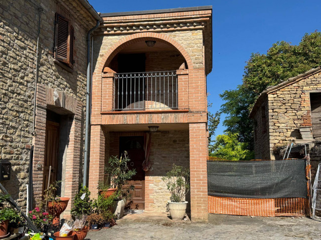 Casa cielo - terra in Vendita a Smerillo
