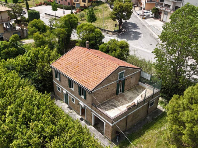 Casale Colonico Rustico in vendita a Offida