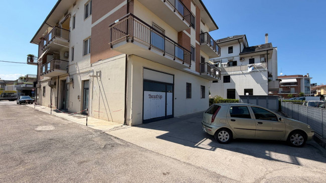 Locale Commerciale in vendita a San Benedetto del Tronto