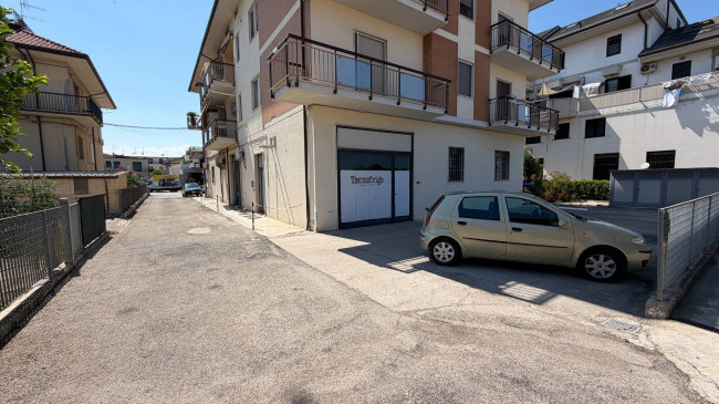 Locale Commerciale in vendita a San Benedetto del Tronto