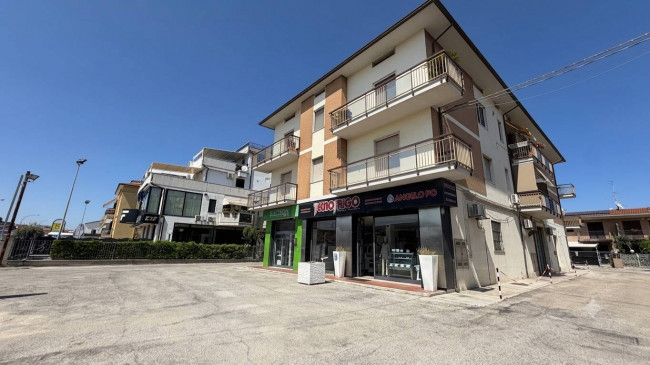 Locale Commerciale in vendita a San Benedetto del Tronto
