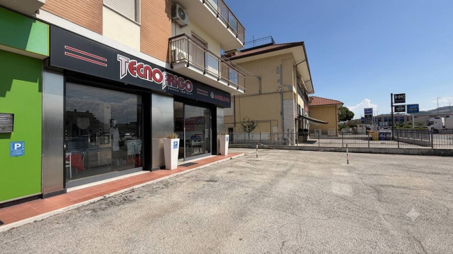 Locale Commerciale in vendita a San Benedetto del Tronto