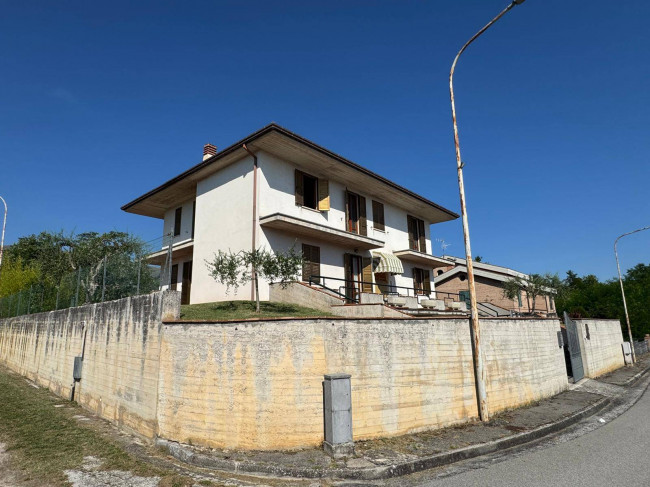 Villa singola in Vendita a Amandola
