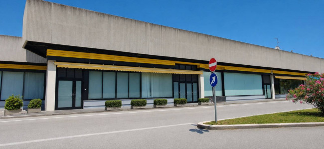Locale Commerciale in vendita a San Benedetto del Tronto