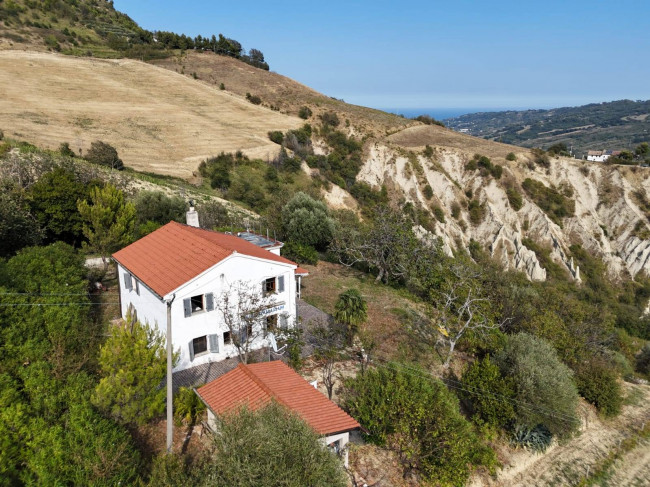 Casale Colonico Rustico in Vendita a Ripatransone
