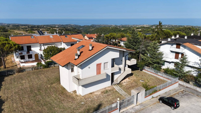 Casa cielo - terra in Vendita a Ripatransone